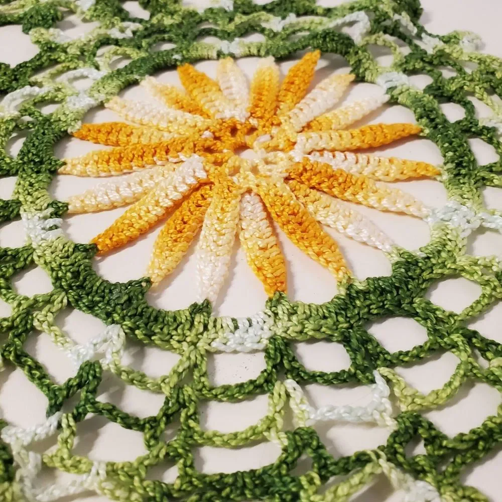 Vintage Swedish (Dalarna) 1960's Set of Hand Crocheted‎ Sunburst Flower Dollies